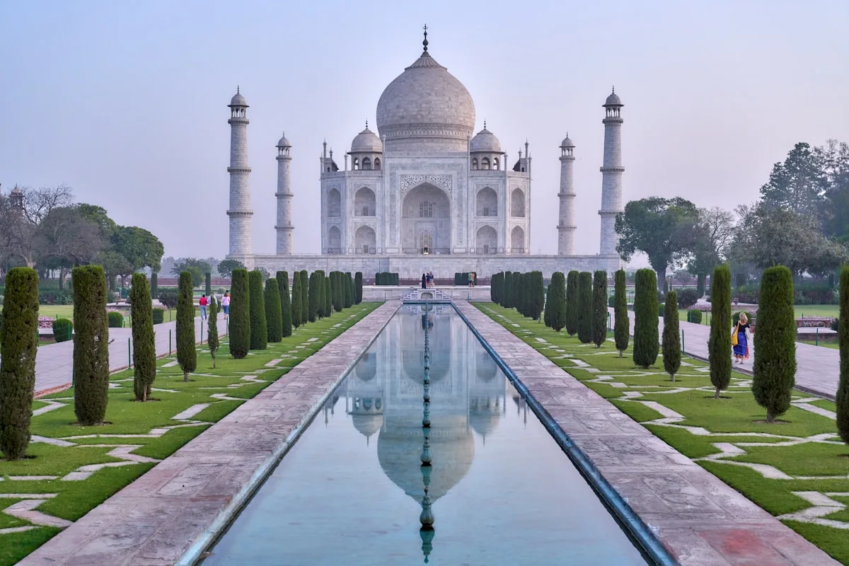 Visitors with a licensed guide at the Taj Mahal central platform